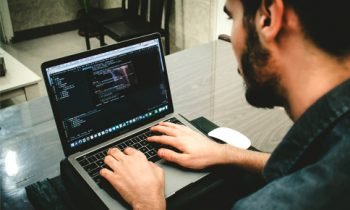 The difference between a software engineer and a software developer